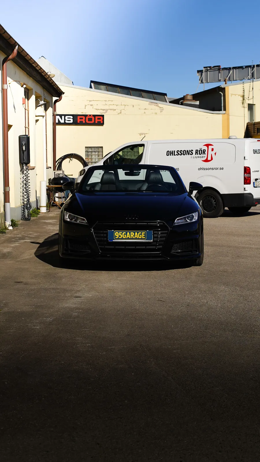 Audi TT framifrån, skinande lack